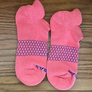 Women’s Bombas tab back sport socks, size medium